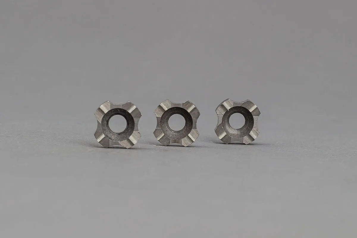 19 – INSERTO ANTIDERRAPANTE ESTRELINHA COM 04 DENTES PIRÂMIDE 1