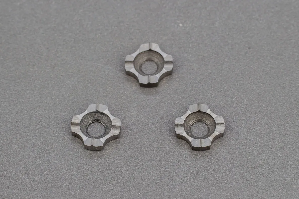 19 – INSERTO ANTIDERRAPANTE ESTRELINHA COM 04 DENTES PIRÂMIDE