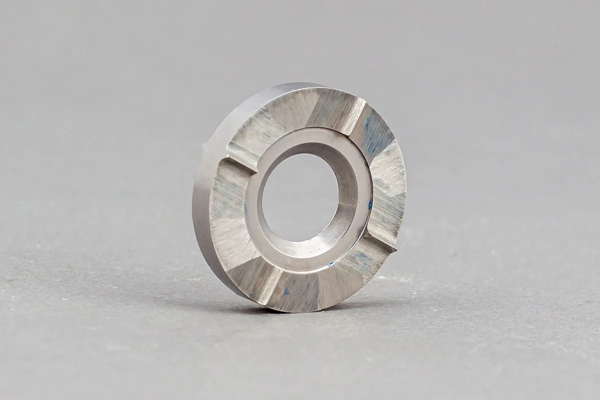 20 – INSERTO ANTIDERRAPANTE ESTRELINHA MAIOR (C08 DENTES PIRÂMIDE)